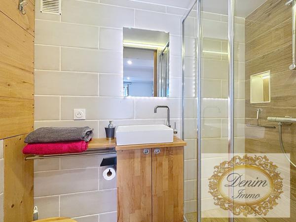 Immeuble composés de 5 lots, 4 studios meublés et un local à Nîmes