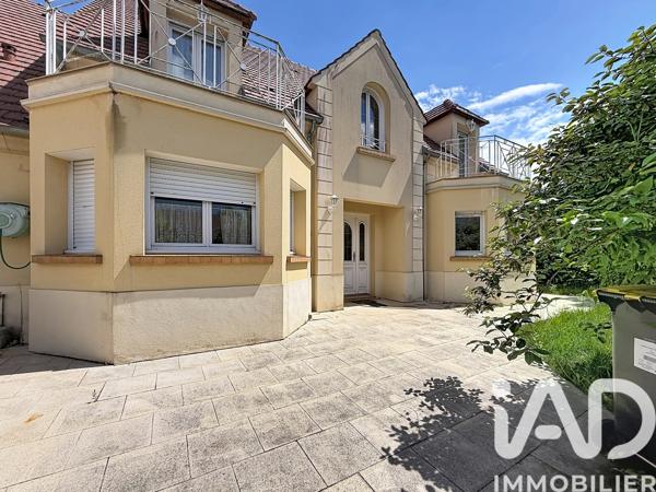 Location maison 8 pièces 210 m² Bussy-Saint-Georges