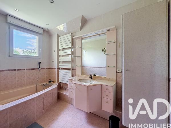 Location maison 8 pièces 210 m² Bussy-Saint-Georges