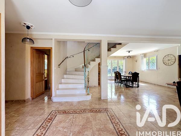 Location maison 8 pièces 210 m² Bussy-Saint-Georges