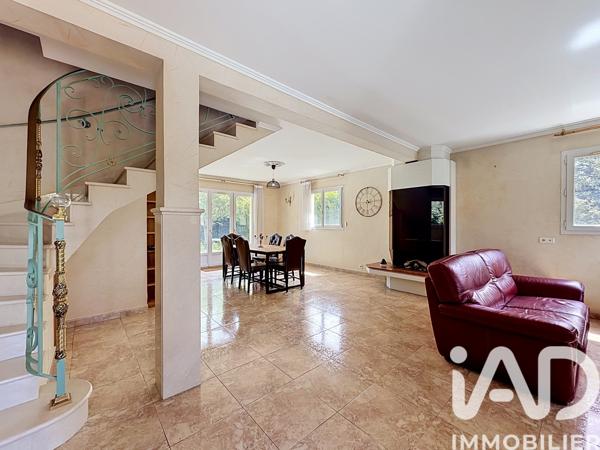 Location maison 8 pièces 210 m² Bussy-Saint-Georges