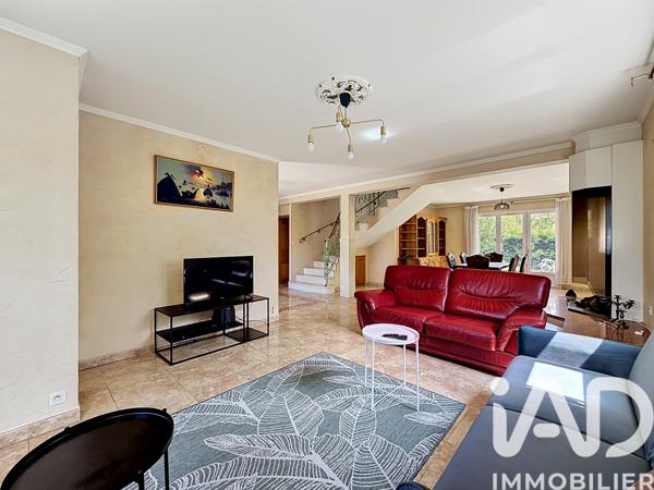 Location maison 8 pièces 210 m² Bussy-Saint-Georges