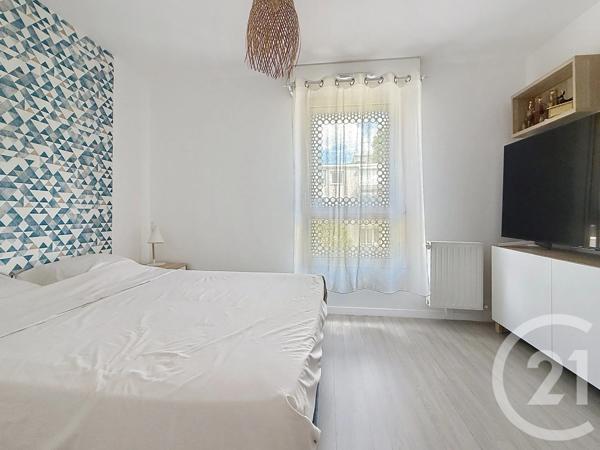 Appartement à vendre  4 pièces - 80,22 m 2   NANTERRE  - 92