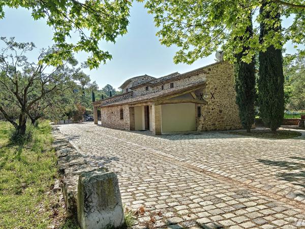 GRANDE PROPRIÉTÉ DE CARACTÈRE