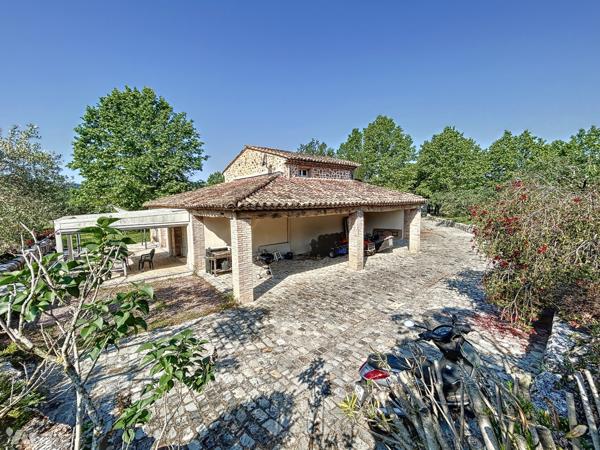 GRANDE PROPRIÉTÉ DE CARACTÈRE