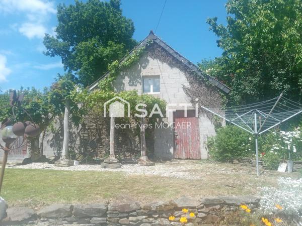 LANDELEAU (29530) : Charmant Penty avec dépendances et grand jardin dans un hameau paisible, en centre Finistère.