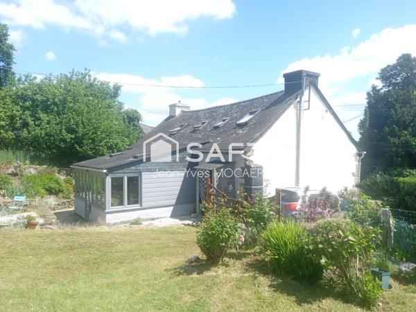LANDELEAU (29530) : Charmant Penty avec dépendances et grand jardin dans un hameau paisible, en centre Finistère.