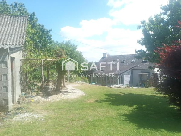 LANDELEAU (29530) : Charmant Penty avec dépendances et grand jardin dans un hameau paisible, en centre Finistère.
