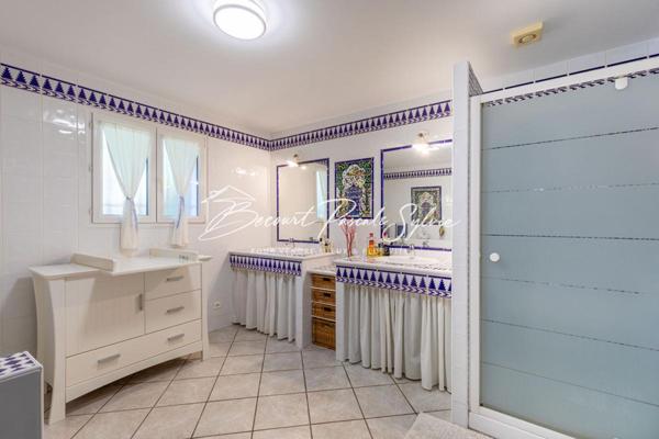 BELLE Maison St Didier 178 m2 sur 3250 m2 avec piscine HYPER CALME