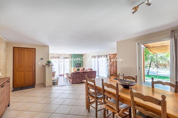 BELLE Maison St Didier 178 m2 sur 3250 m2 avec piscine HYPER CALME