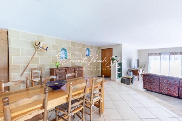 BELLE Maison St Didier 178 m2 sur 3250 m2 avec piscine HYPER CALME