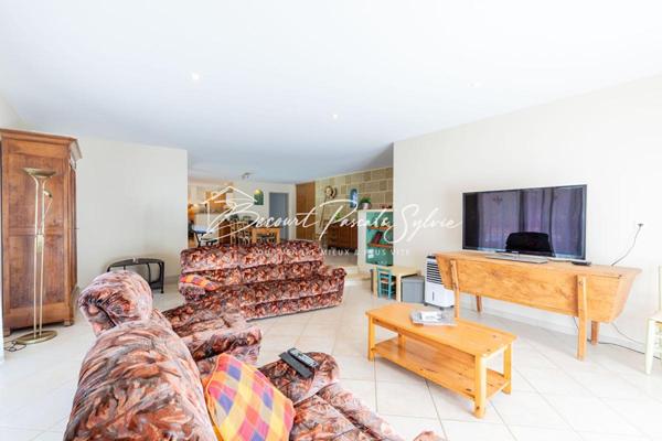 BELLE Maison St Didier 178 m2 sur 3250 m2 avec piscine HYPER CALME