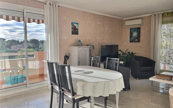 Appartement à vendre    4 pièces • 82,30 m2 Marseille 12