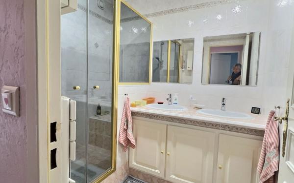 Appartement à vendre    4 pièces • 82,30 m2 Marseille 12