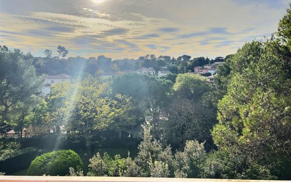 Appartement à vendre    4 pièces • 82,30 m2 Marseille 12