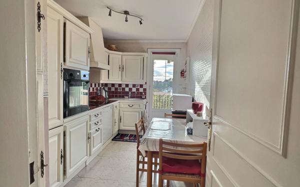 Appartement à vendre    4 pièces • 82,30 m2 Marseille 12