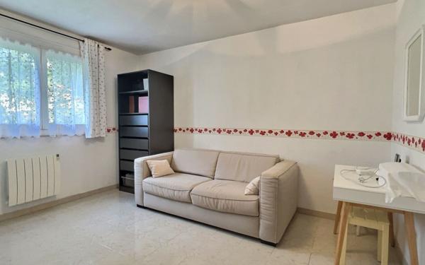 Appartement à vendre    4 pièces • 82,30 m2 Marseille 12