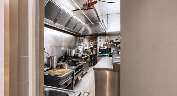 Local Commercial 4 pièces - 147 m²