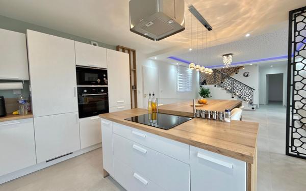 Maison à vendre    5 pièces • 149,80 m2 Perrigny-lès-Dijon