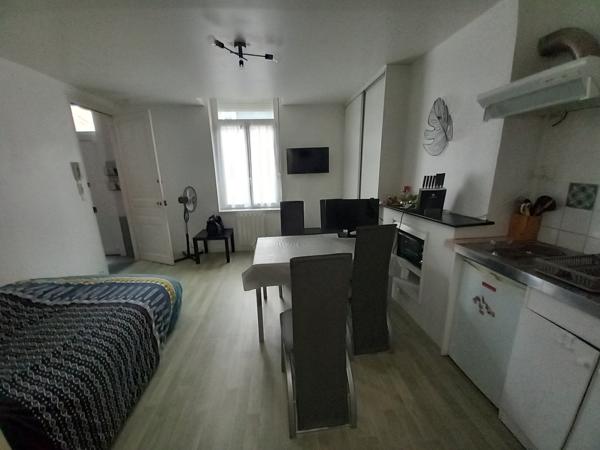 Immeuble
                                                                                                                                                
                                                                                                                                                
                                                                                                                                                
                                                    
                                                                                                                                                                                                                                                                                                                        180  m²                                                                                                                                                                                                         2 etage(s)