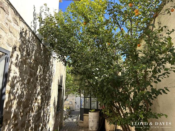 CENTRE FOS-MAISON DE VILLE RENOVEE AVEC JARDIN ET GARAGE