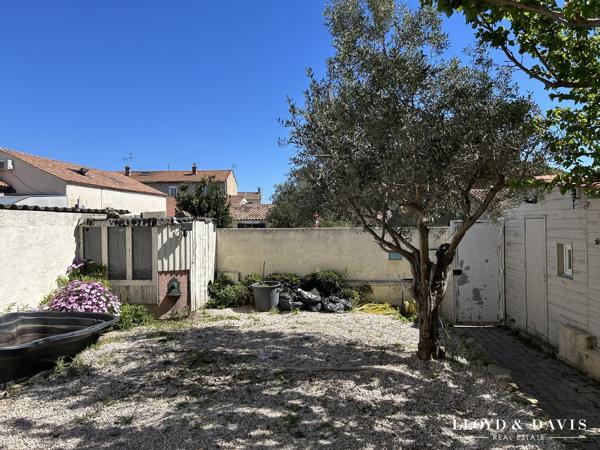CENTRE FOS-MAISON DE VILLE RENOVEE AVEC JARDIN ET GARAGE