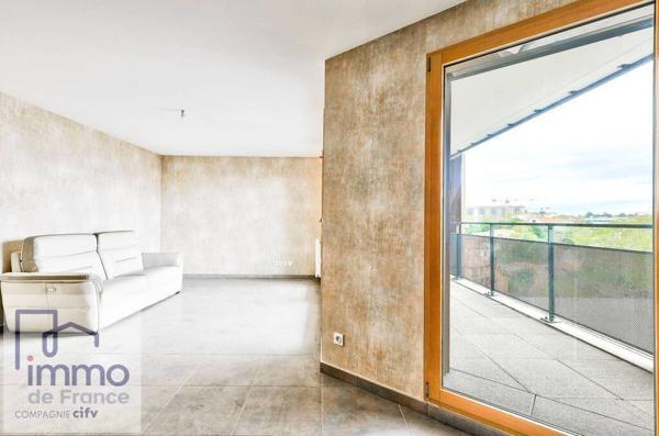 LYON 8 Marc Sangnier MERMOZ