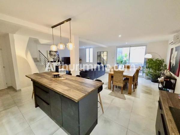 Vente                                                      Maison de ville
                        
                     4 pièces                      117 m2                     à Florensac