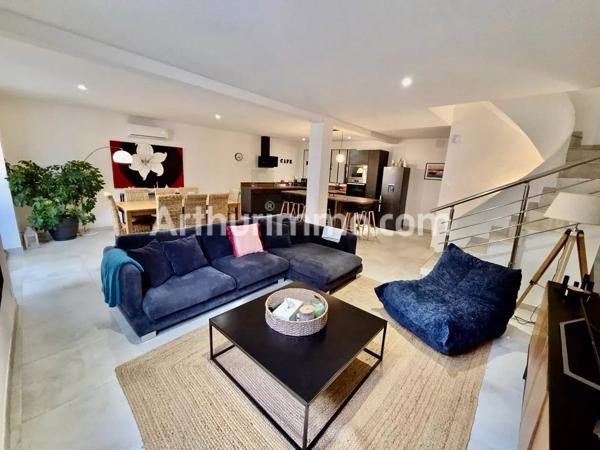 Vente                                                      Maison de ville
                        
                     4 pièces                      117 m2                     à Florensac