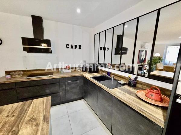 Vente                                                      Maison de ville
                        
                     4 pièces                      117 m2                     à Florensac