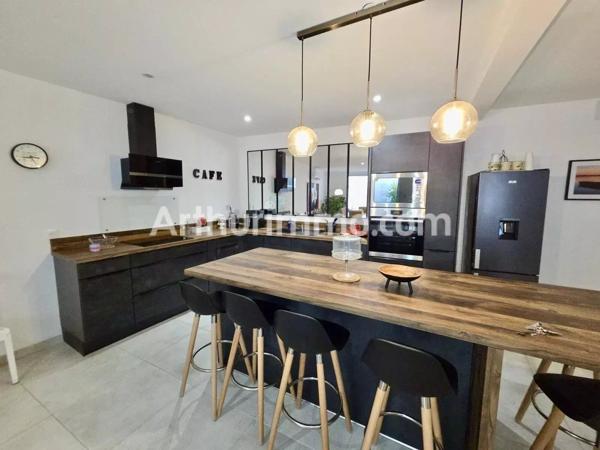 Vente                                                      Maison de ville
                        
                     4 pièces                      117 m2                     à Florensac