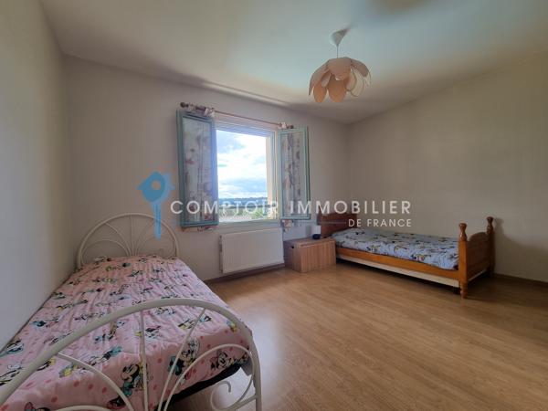 Villa
                                                                                                                                                                                                                                                                                                                        6 pièce(s)                                                                                                                                                                                                          5 chambre(s)                                                                                                                                                                                                          159  m²