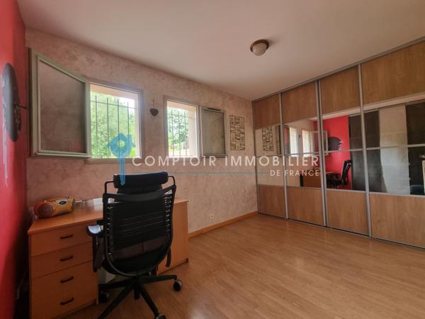 Villa
                                                                                                                                                                                                                                                                                                                        6 pièce(s)                                                                                                                                                                                                          5 chambre(s)                                                                                                                                                                                                          159  m²