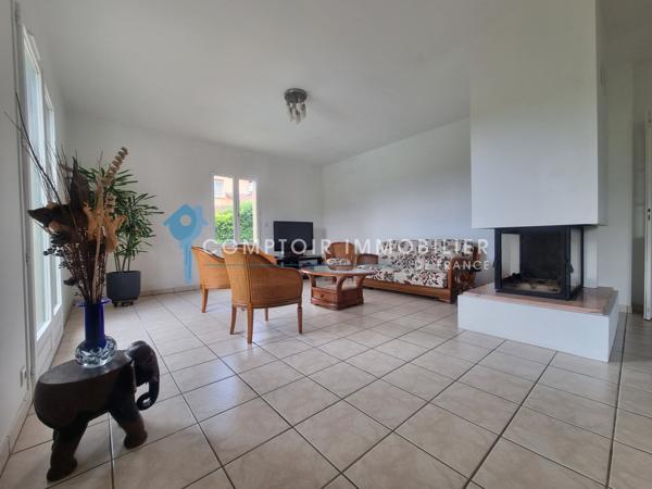 Villa
                                                                                                                                                                                                                                                                                                                        6 pièce(s)                                                                                                                                                                                                          5 chambre(s)                                                                                                                                                                                                          159  m²