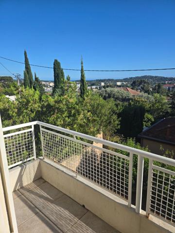 Toulon/La  Valette appartement de 48m2 aperçu mer avec une chambre