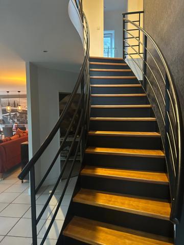 Maison d’architecte vie de plain pied chambre parentale en RDC avec piscine chauffée proche plages ARRADON (56)