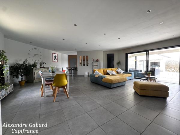 Contemporaine de plain-pied - 3 chambres - Piscine - Garage - Jardin