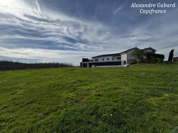 Contemporaine de plain-pied - 3 chambres - Piscine - Garage - Jardin