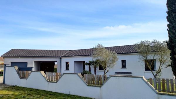 Contemporaine de plain-pied - 3 chambres - Piscine - Garage - Jardin