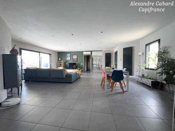 Contemporaine de plain-pied - 3 chambres - Piscine - Garage - Jardin