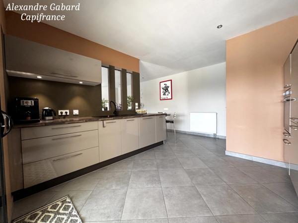 Contemporaine de plain-pied - 3 chambres - Piscine - Garage - Jardin