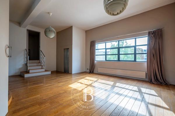 Asnières-sur-Seine, Hôtel particulier 5 Chambres -  429 m² à vendre