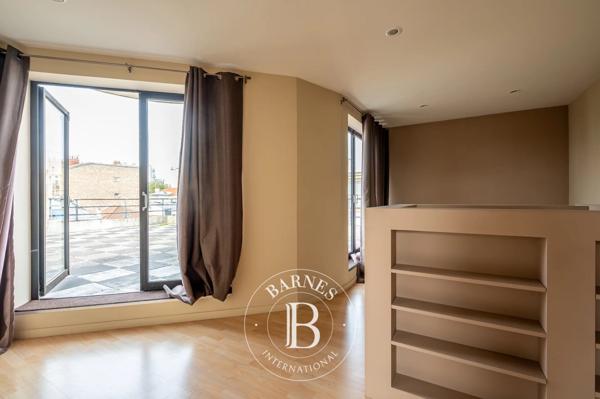 Asnières-sur-Seine, Hôtel particulier 5 Chambres -  429 m² à vendre