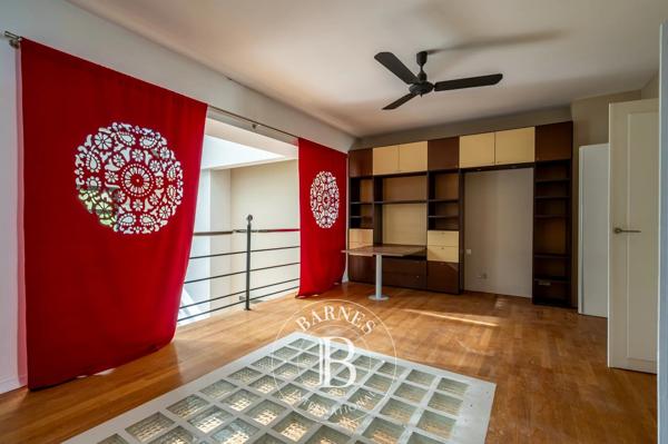 Asnières-sur-Seine, Hôtel particulier 5 Chambres -  429 m² à vendre