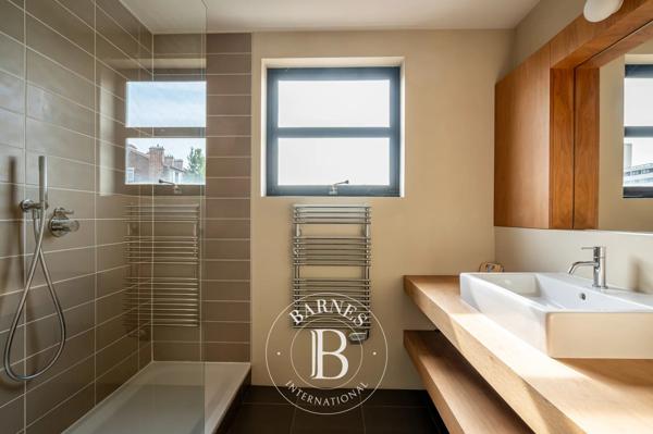 Asnières-sur-Seine, Hôtel particulier 5 Chambres -  429 m² à vendre