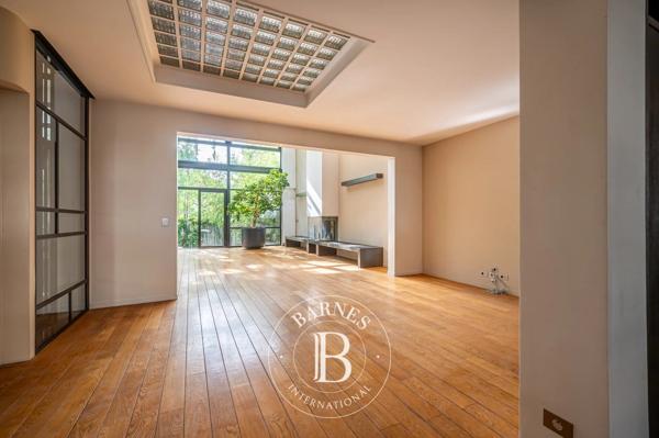 Asnières-sur-Seine, Hôtel particulier 5 Chambres -  429 m² à vendre