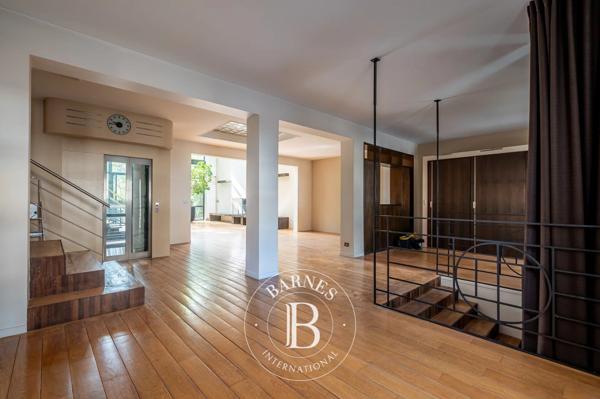 Asnières-sur-Seine, Hôtel particulier 5 Chambres -  429 m² à vendre
