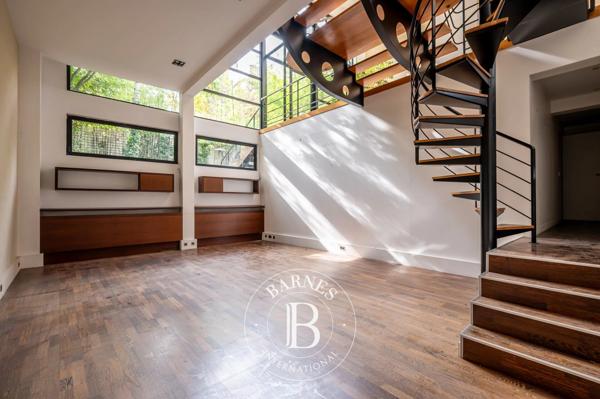 Asnières-sur-Seine, Hôtel particulier 5 Chambres -  429 m² à vendre