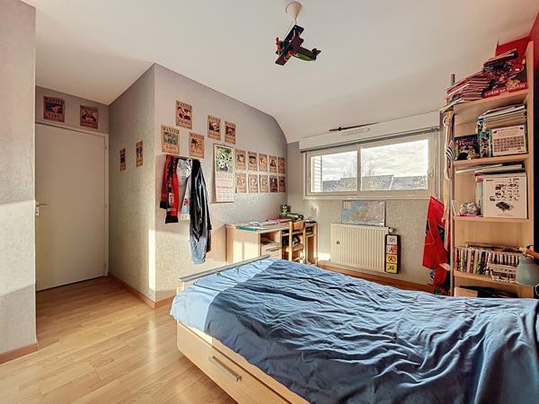 À moins de 10 minutes de Rennes et 10 minutes à pied du centre-ville de La Chapelle des Fougeretz.