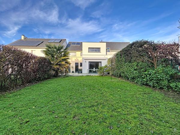 À moins de 10 minutes de Rennes et 10 minutes à pied du centre-ville de La Chapelle des Fougeretz.